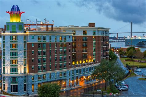 downtown hotels savannah ga riverfront.